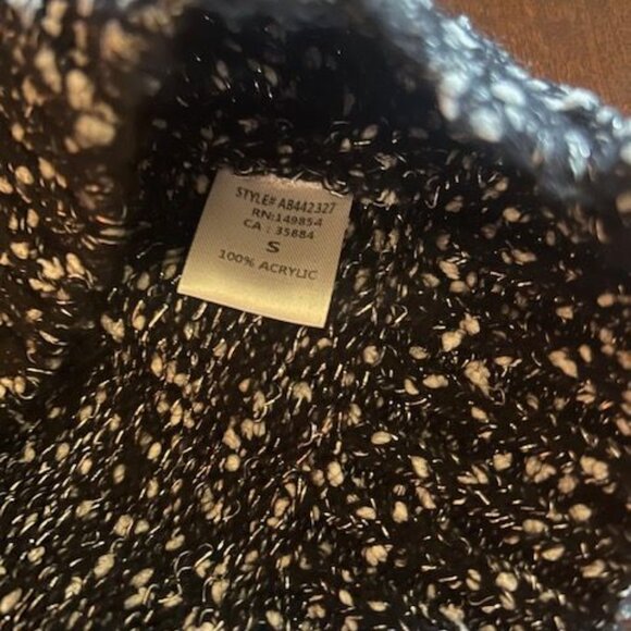 Sadie & Sage Womens Black & White Acrylic Sweater V neck size small - Picture 6 of 8